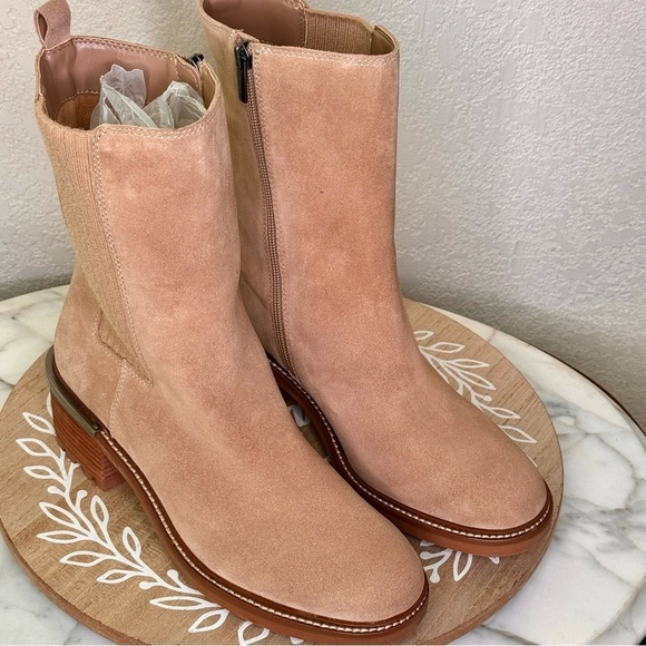 Vince Camuto kelvina boot,Chelsea,beige real suede EUC lug sole Y2K minimalist - Picture 4 of 7